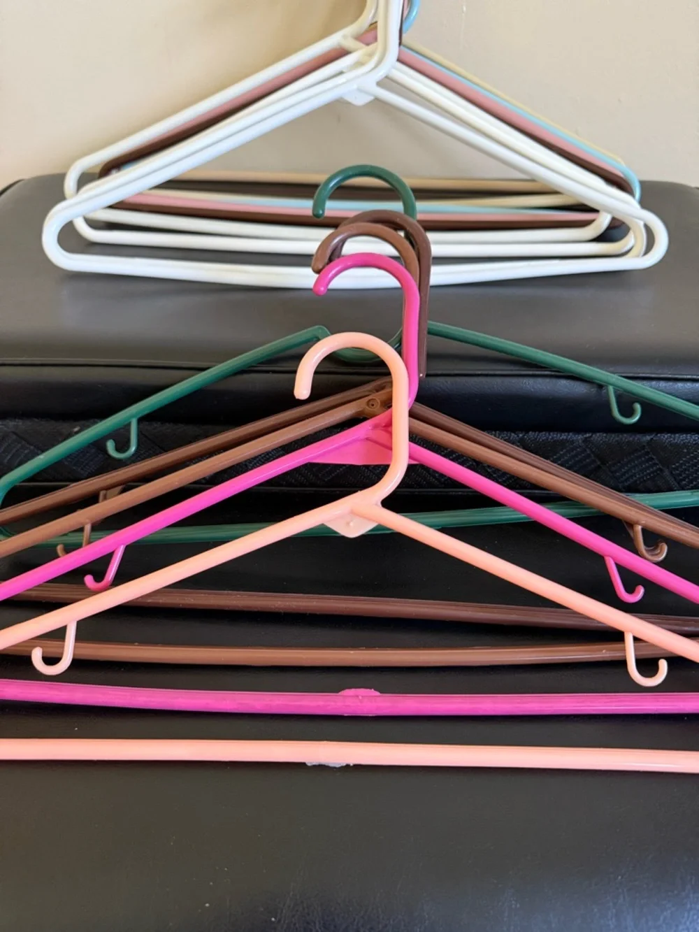 15Pack Mix Plastic Hangers Notched Durable Clothes Storage Organizer Multicolor